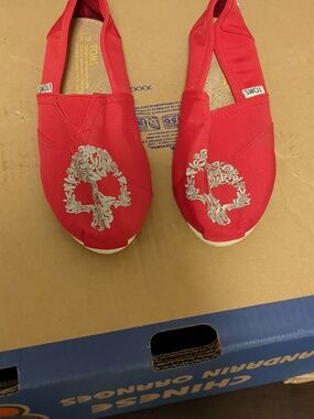 Special edition NWT TOMS flats